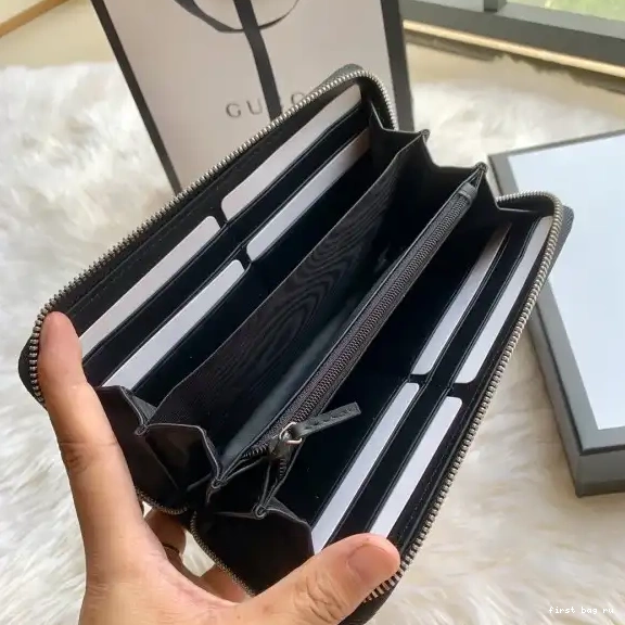 GUCCI ZIP AROUND LEATHER WALLET 0518